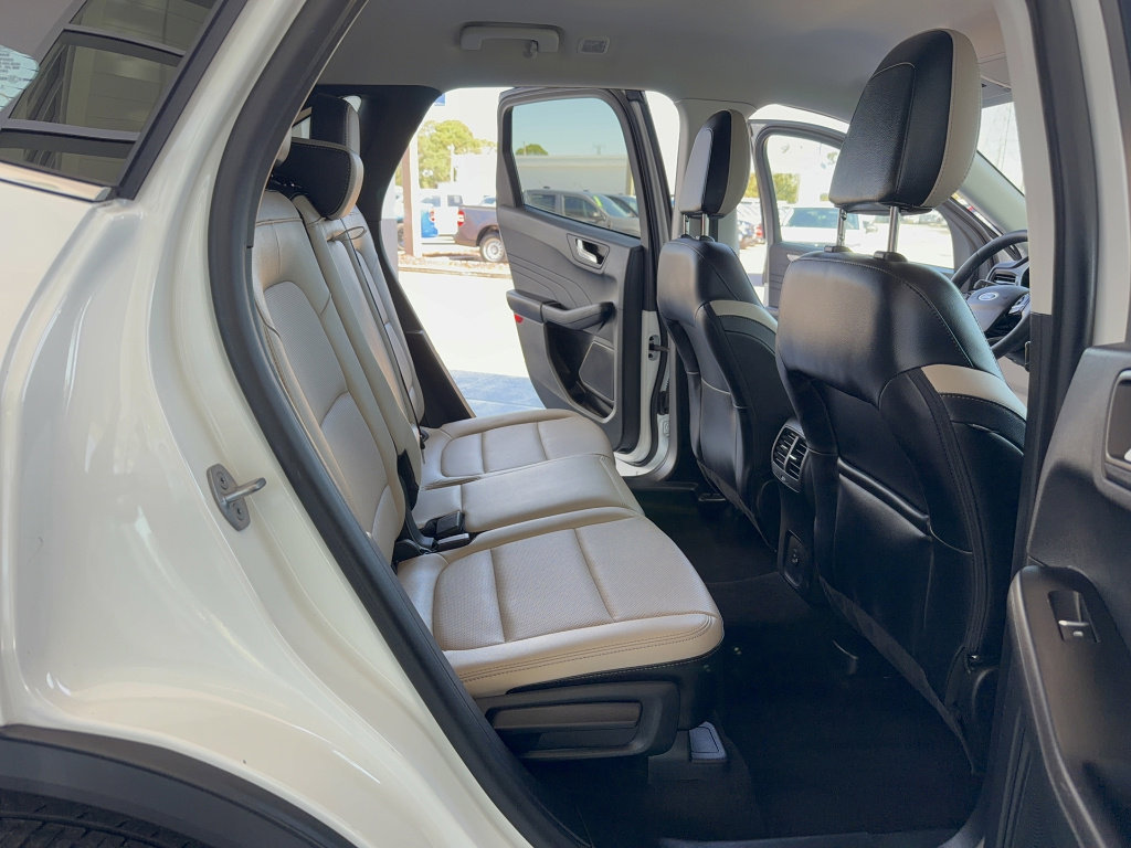Certified 2022 Ford Escape Titanium AWD/4WD image 14