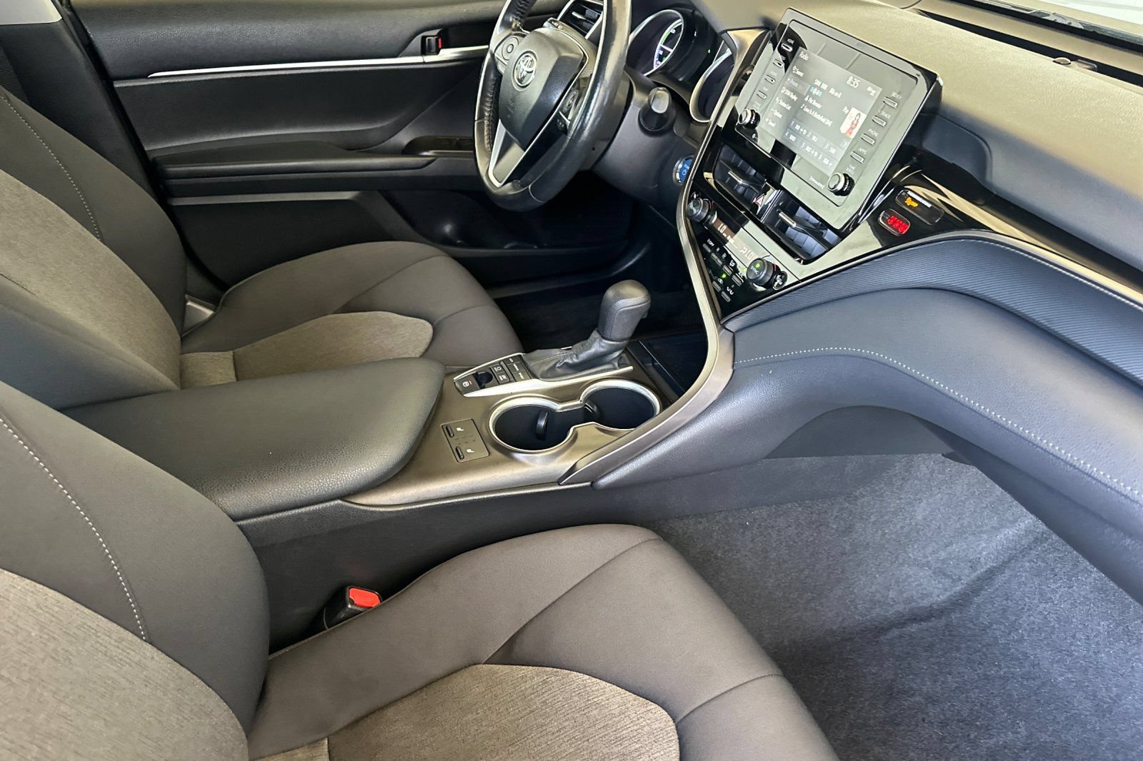 Used 2021 Toyota Camry LE w/ Cold Weather Package FWD image 15