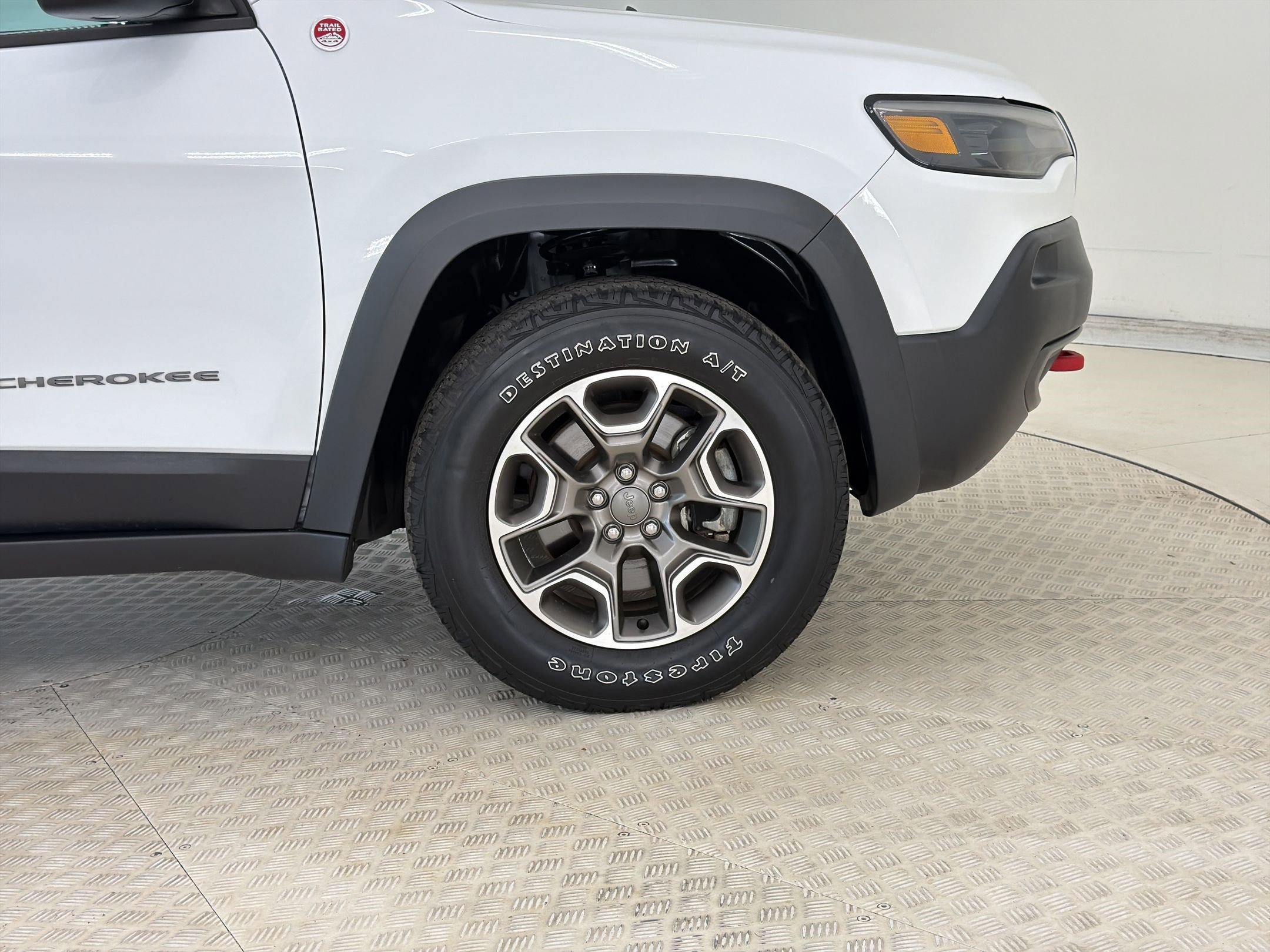 Used 2022 Jeep Cherokee Trailhawk image 12