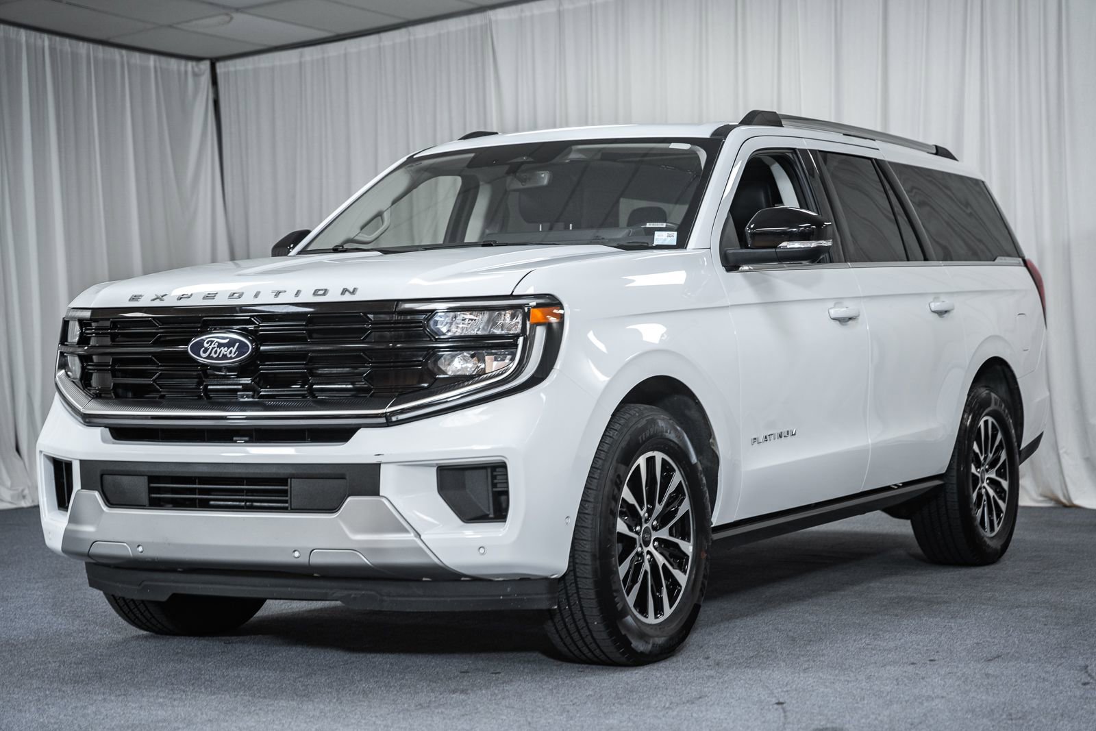 Certified 2025 Ford Expedition Max Platinum image 3