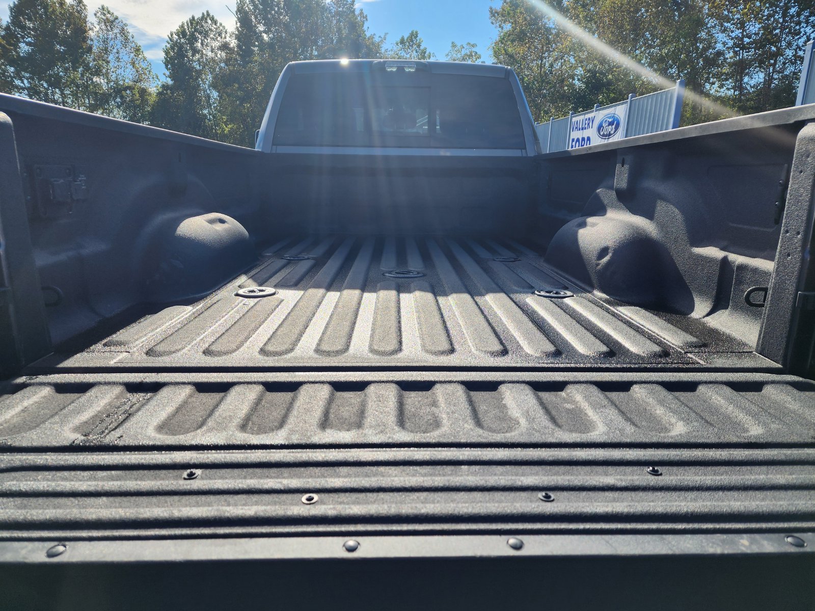 Used 2025 RAM 3500 Laramie AWD/4WD image 10