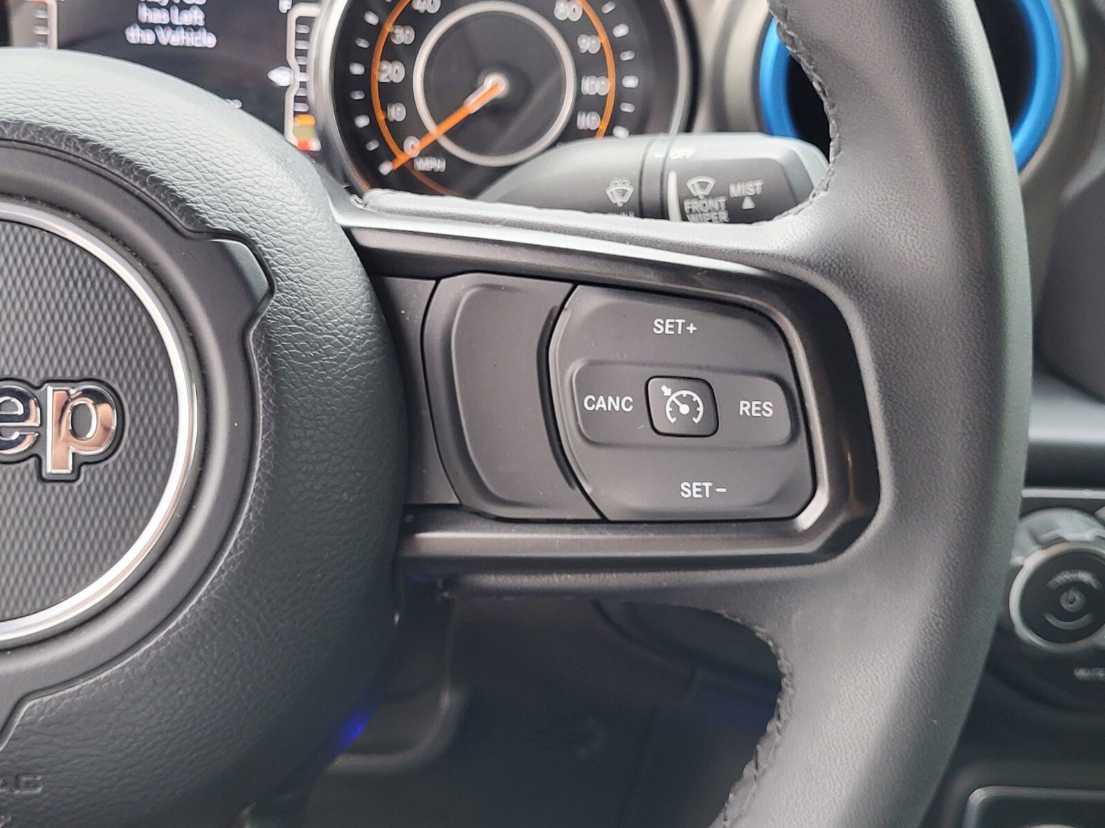 Used 2023 Jeep Gladiator Willys AWD/4WD image 27