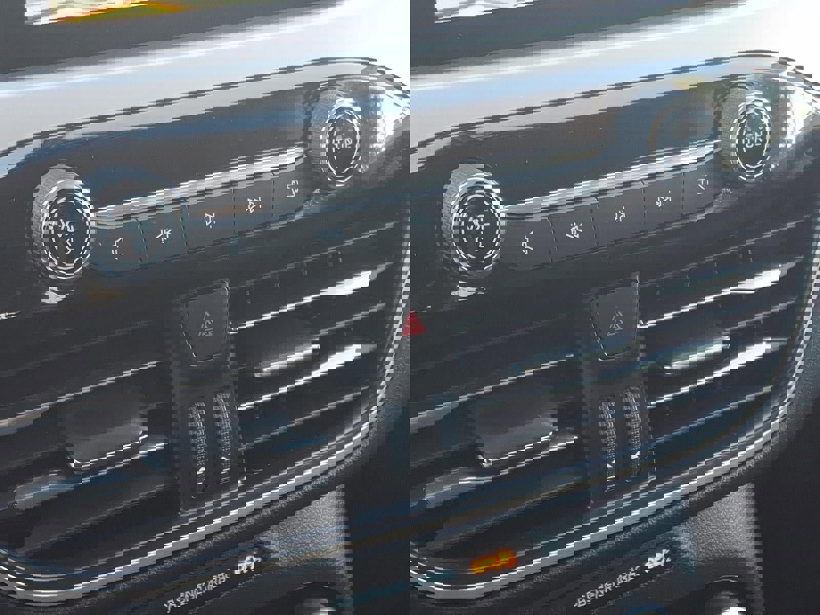 Certified 2022 Ford Escape SE w/ SE Sport Appearance Package image 28