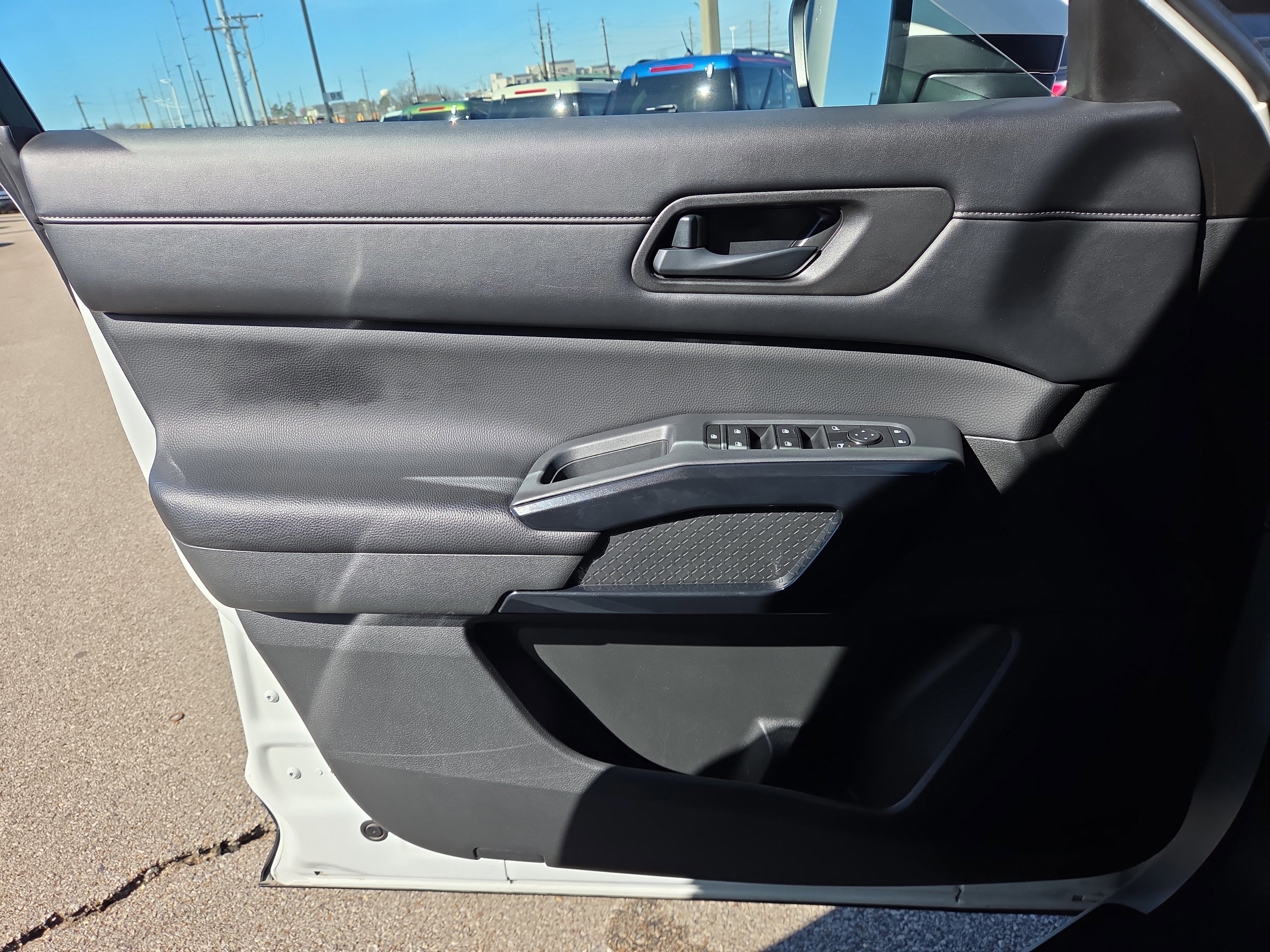 Used 2024 Nissan Pathfinder SV image 19