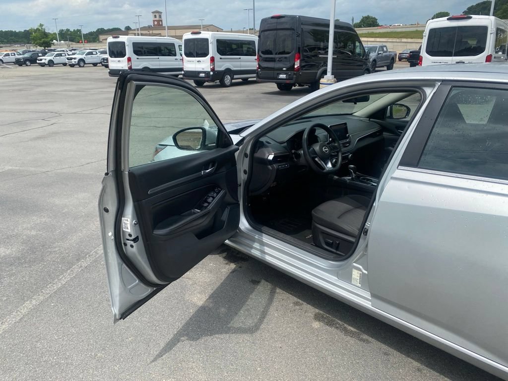 Used 2023 Nissan Altima 2.5 SV FWD image 10