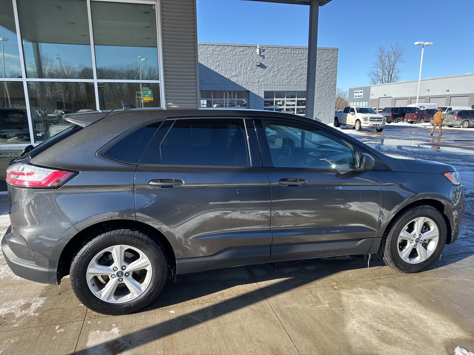 Certified 2020 Ford Edge SE image 2