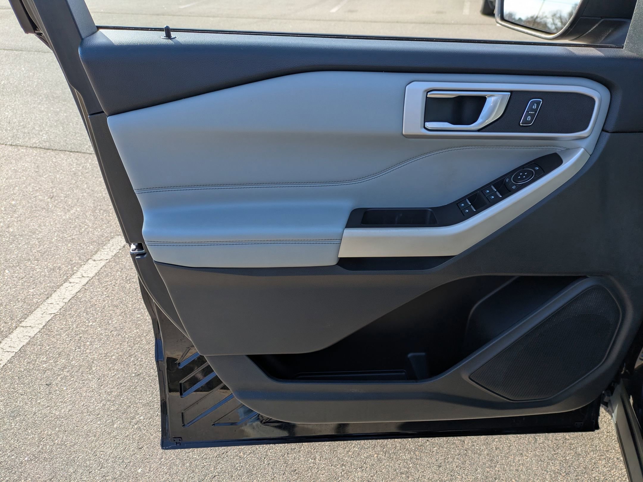 Certified 2021 Ford Explorer XLT w/ Equipment Group 202A image 15