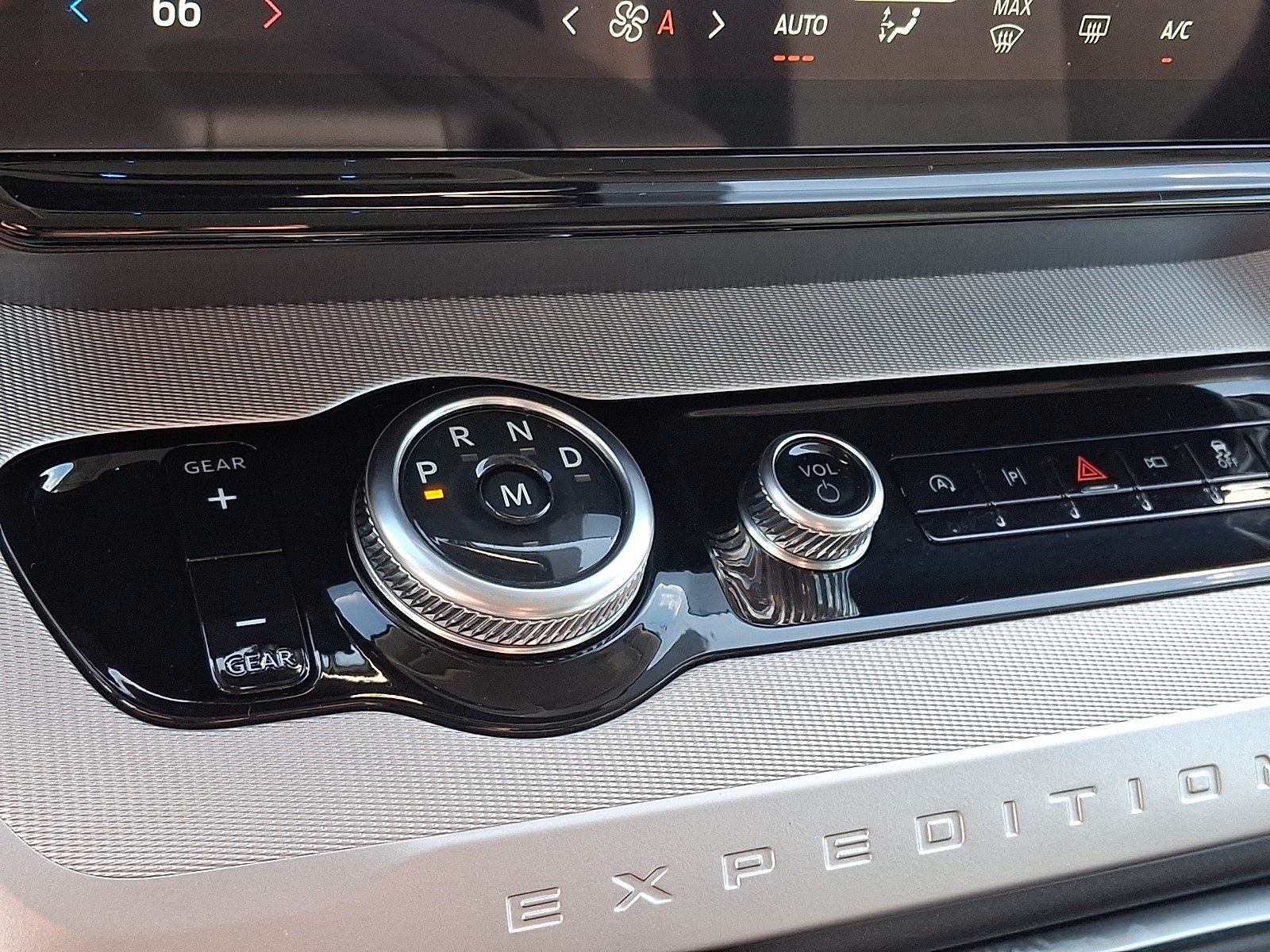 Certified 2025 Ford Expedition Active AWD/4WD image 13