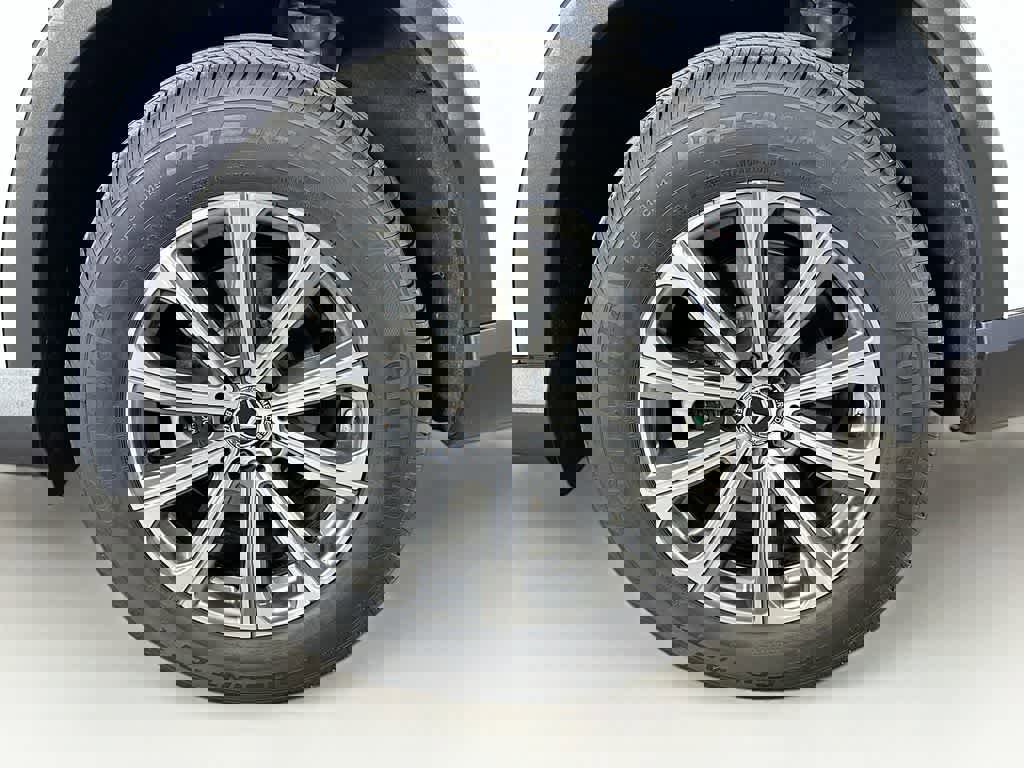 Used 2024 Mercedes-Benz GLC 300 4MATIC image 11