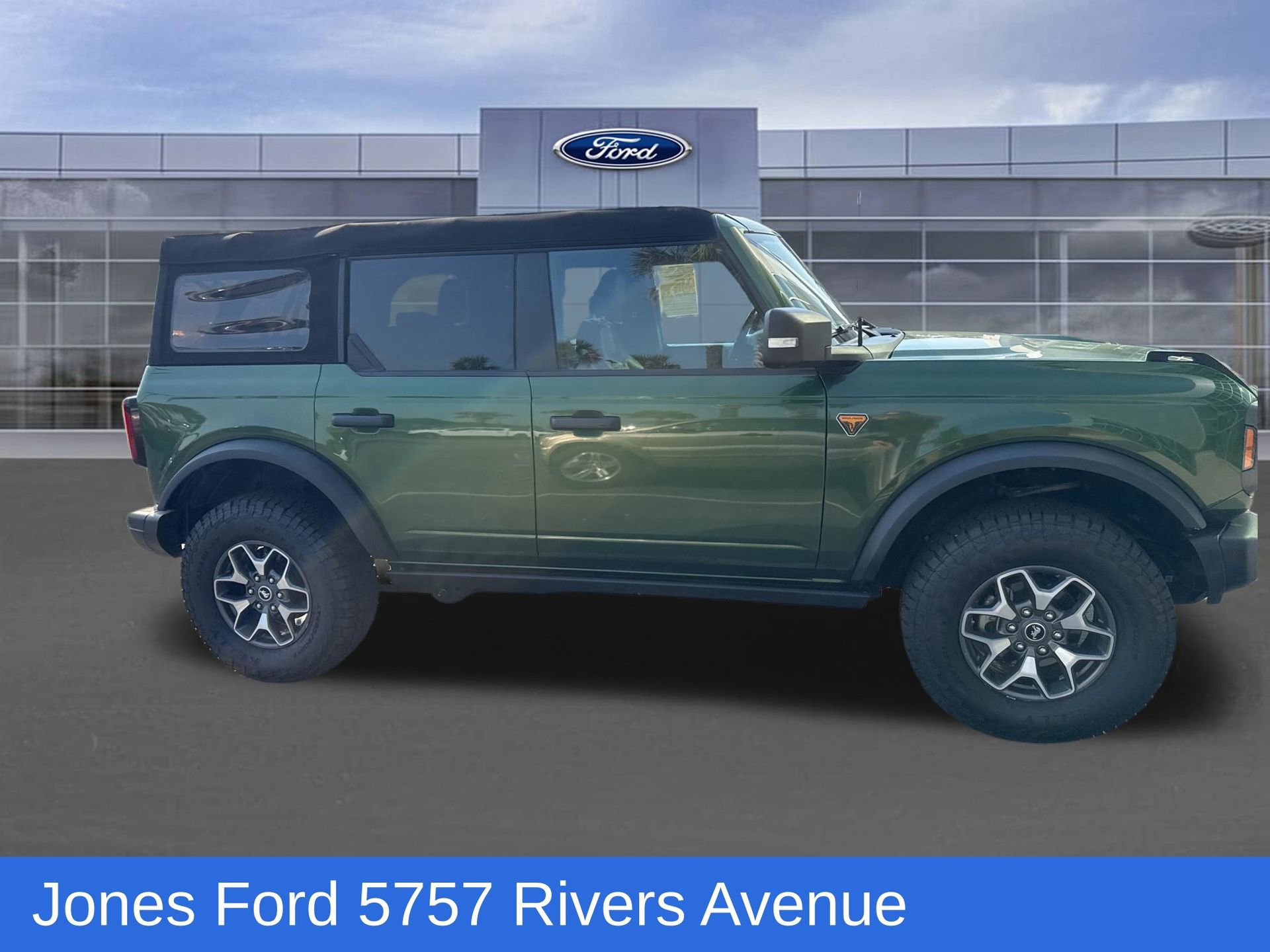 Certified 2023 Ford Bronco Badlands image 3