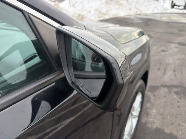 Used 2024 GMC Terrain SLE image 9