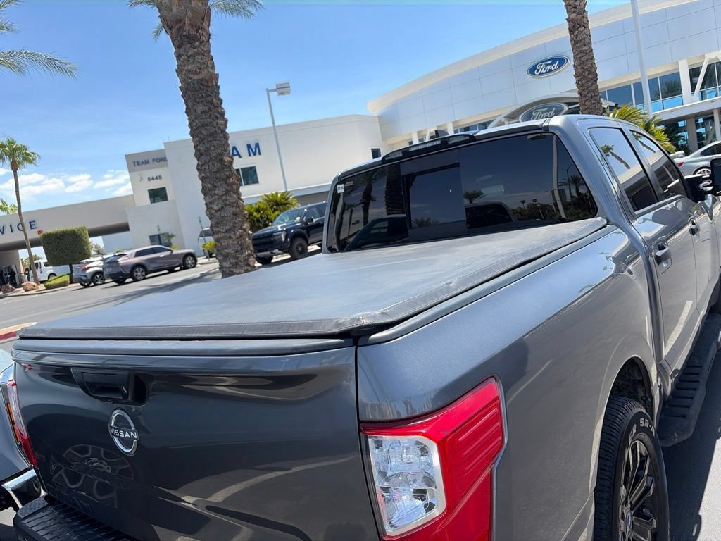 Used 2024 Nissan Titan SV w/ SV Convenience Package RWD image 2