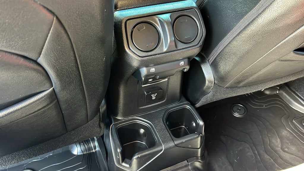 Used 2021 Jeep Wrangler Unlimited Rubicon AWD/4WD image 10
