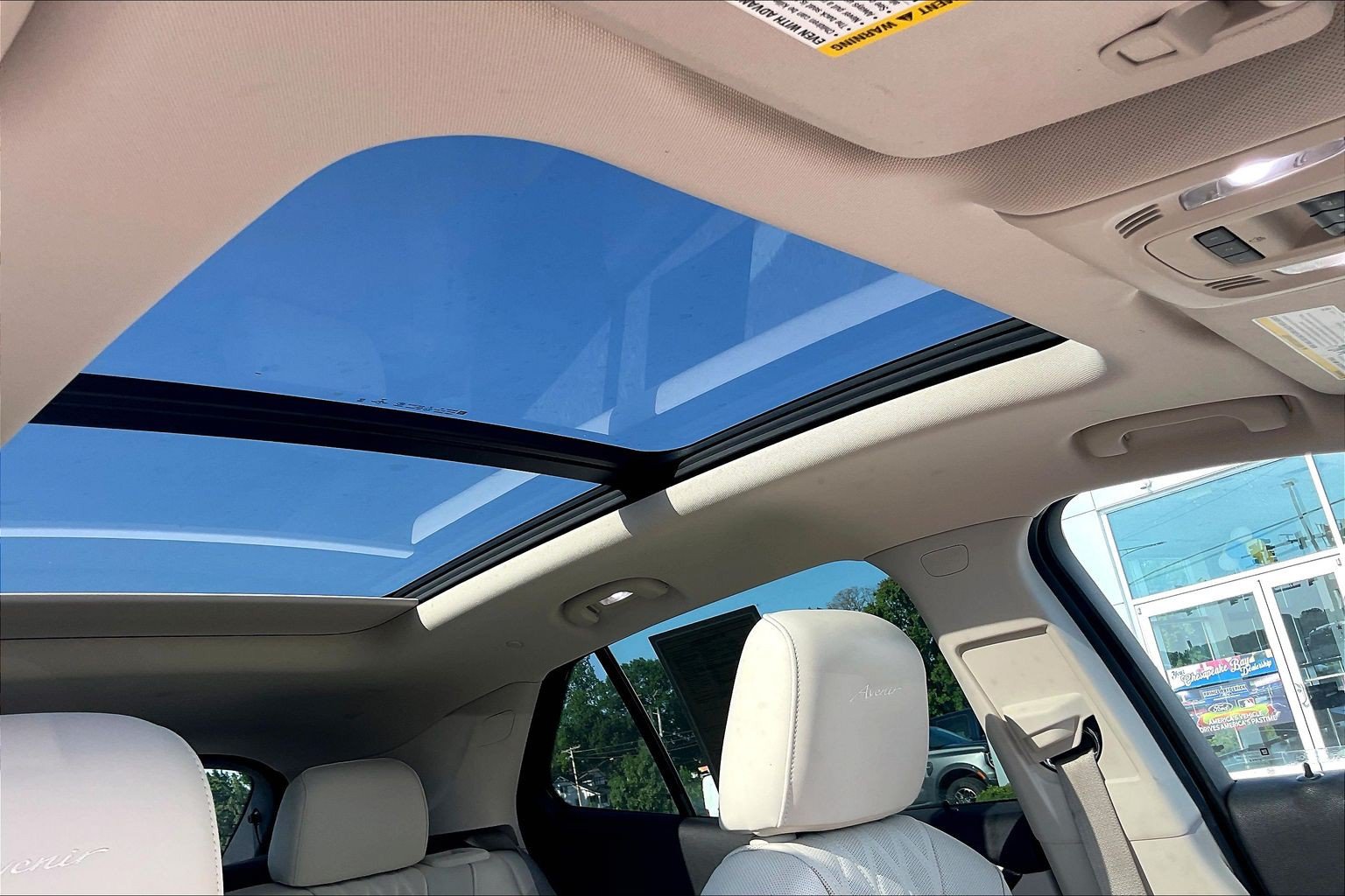 Used 2022 Buick Envision Avenir w/ Premium Seat Package FWD image 20