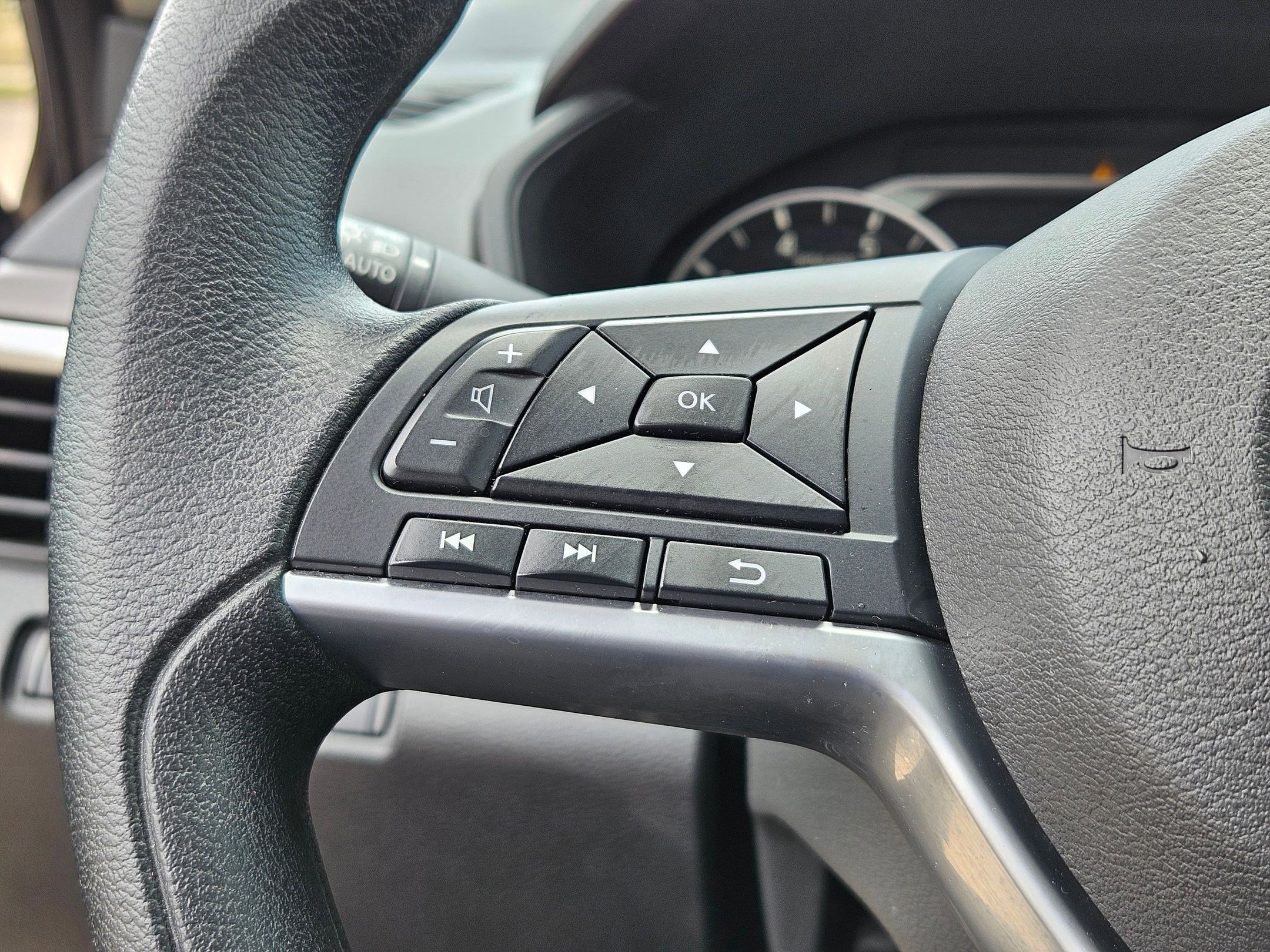 Used 2025 Nissan Altima 2.5 SV FWD image 19