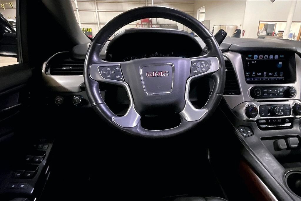Used 2017 GMC Yukon XL SLT w/ Premium Edition AWD/4WD image 5