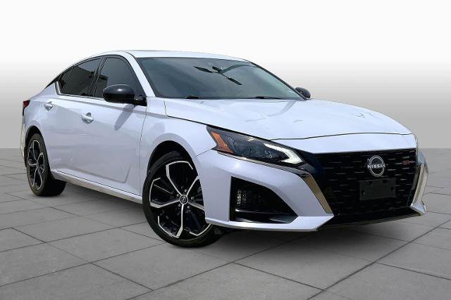 Used 2024 Nissan Altima 2.5 SR w/ SR Premium Package AWD/4WD image 3