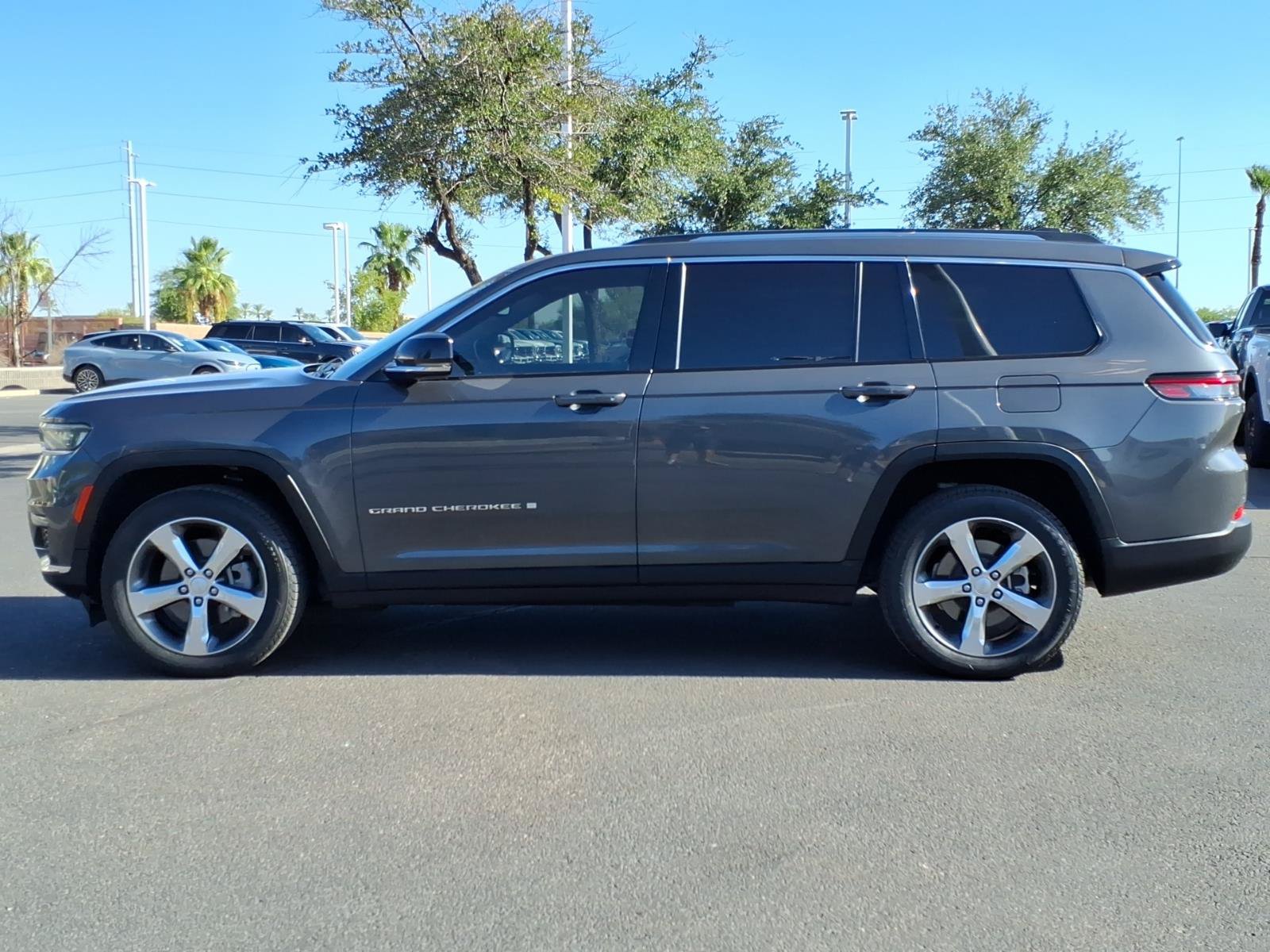 Used 2021 Jeep Grand Cherokee L Limited w/ Trailer Tow Group (B) AWD/4WD image 2