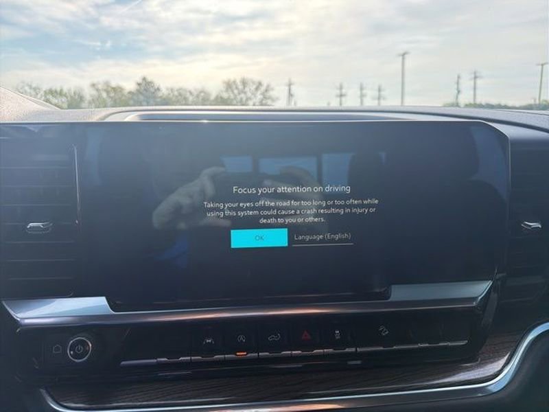 Used 2023 Chevrolet Silverado 1500 LT Trail Boss w/ Convenience Package II image 7