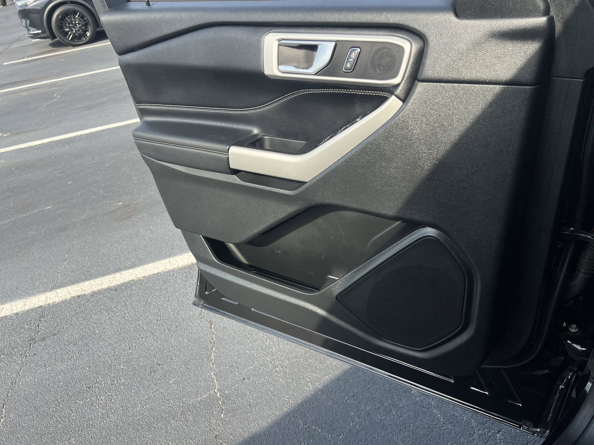 Certified 2022 Ford Explorer XLT w/ Equipment Group 202A image 21