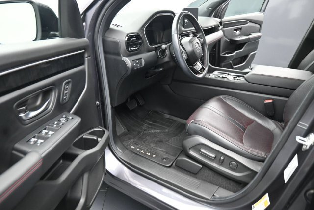 Used 2025 Honda Pilot Black Edition image 23
