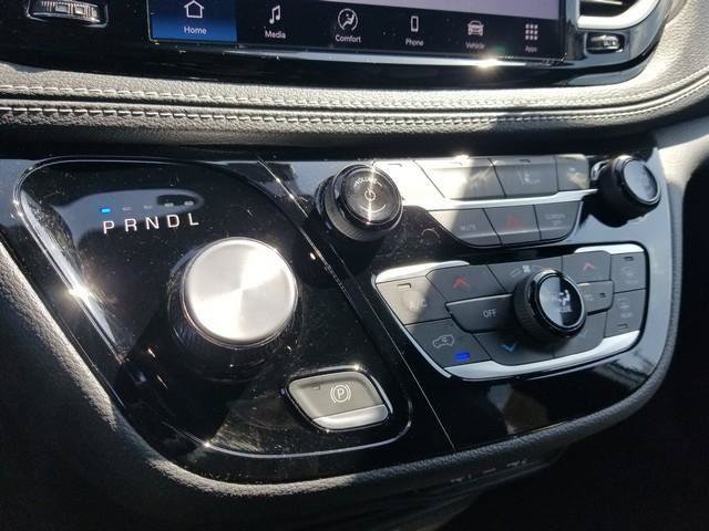 Used 2025 Chrysler Pacifica Select FWD image 20