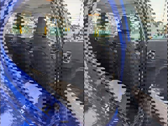 Used 2023 Hyundai Venue SEL image 23