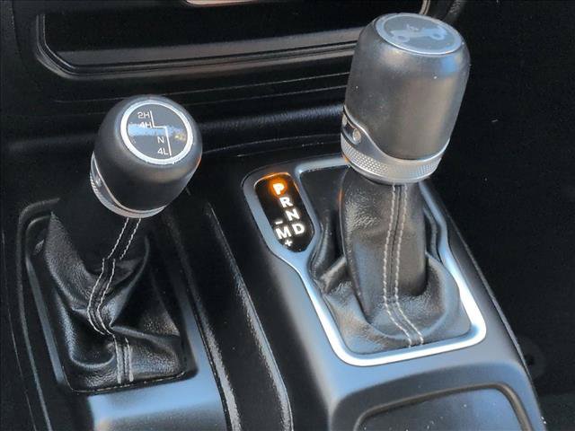 Used 2018 Jeep Wrangler Unlimited Sahara AWD/4WD image 12