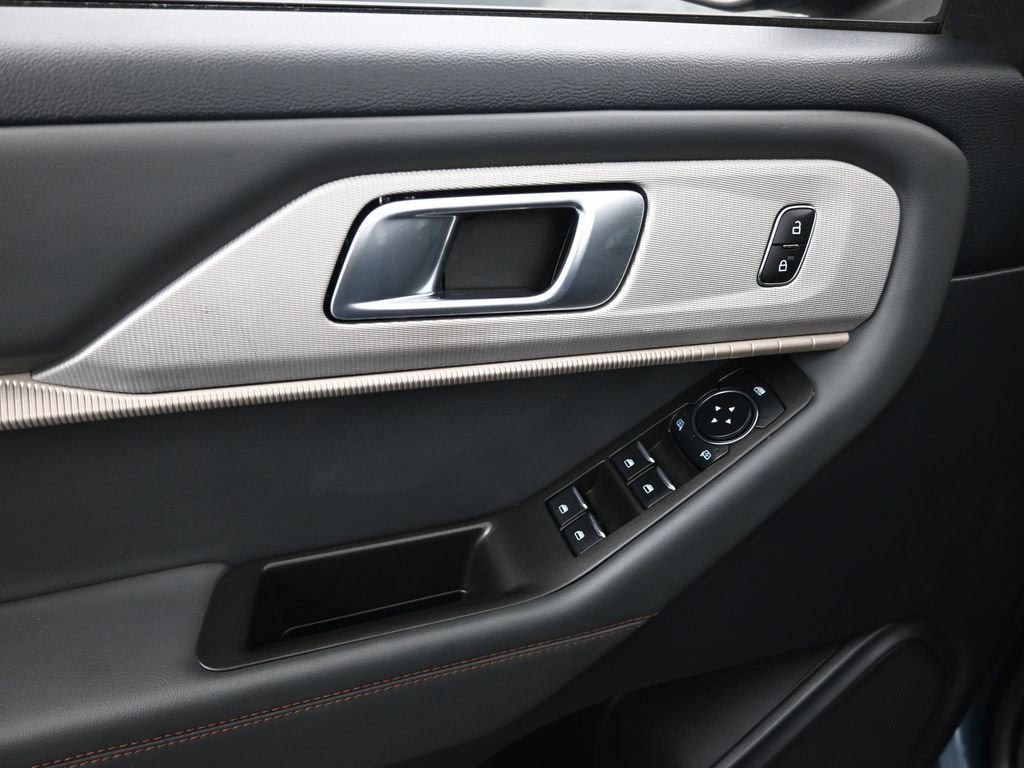 Certified 2025 Ford Explorer Active RWD image 11