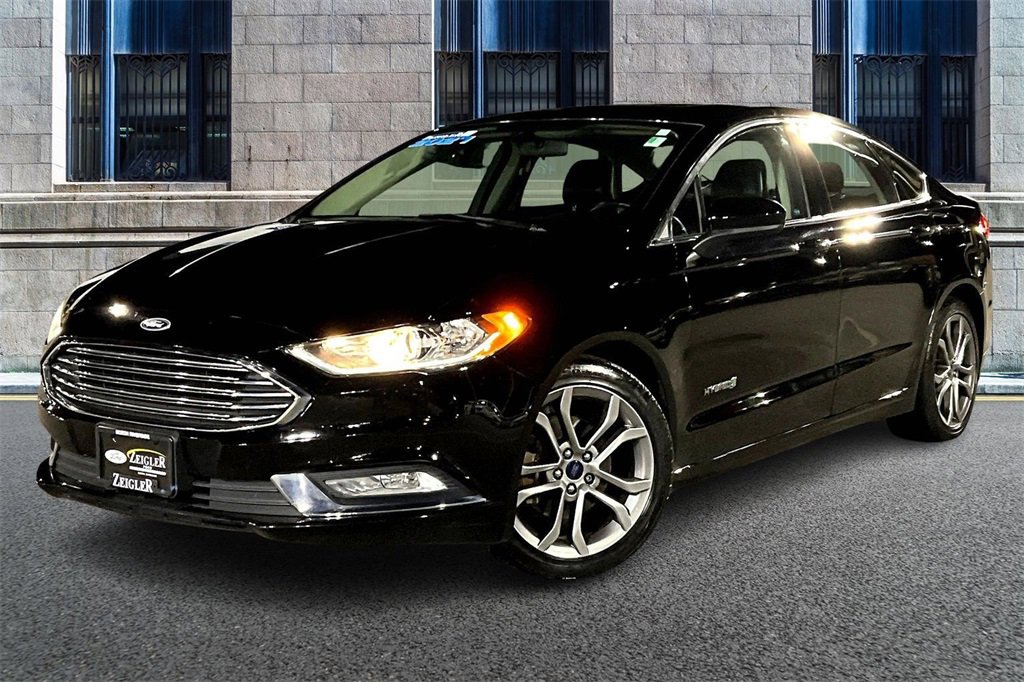 Certified 2017 Ford Fusion SE w/ Equipment Group 601A image 2