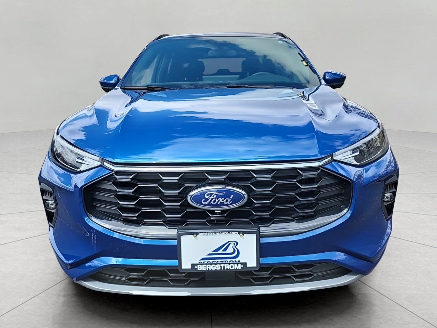 Certified 2023 Ford Escape ST-Line Select w/ Tech Pack #2 AWD/4WD image 4