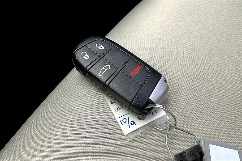 Used 2022 Chrysler 300 Touring w/ Sport Appearance Package image 13