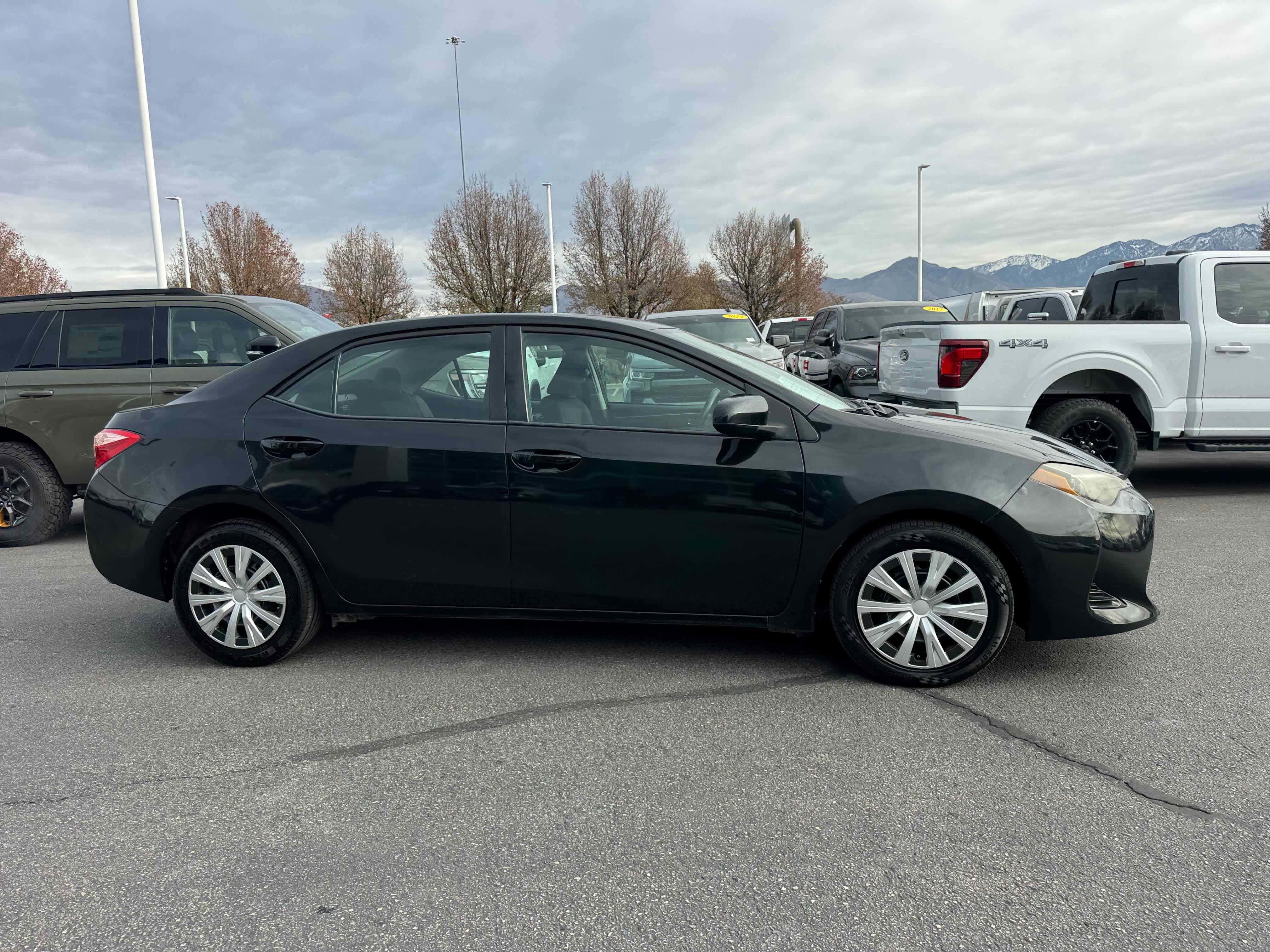 Used 2018 Toyota Corolla LE image 9