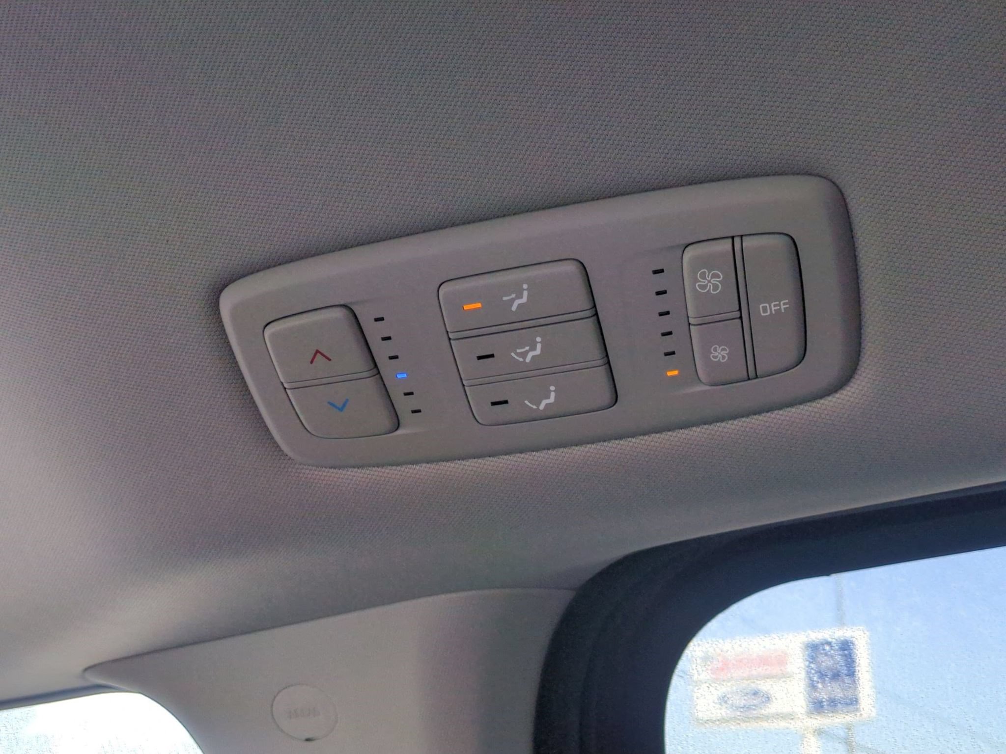 Used 2023 Kia Carnival LX FWD image 26