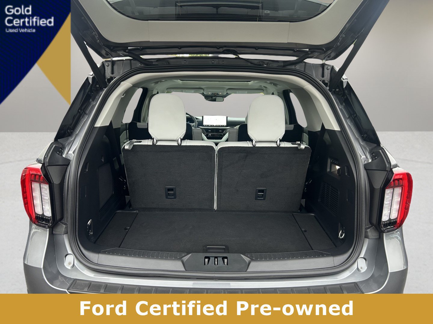 Certified 2025 Ford Explorer Platinum w/ Ultimate Package AWD/4WD image 6