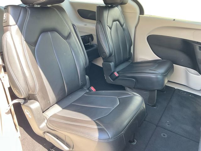 Used 2023 Chrysler Pacifica Touring-L FWD image 18