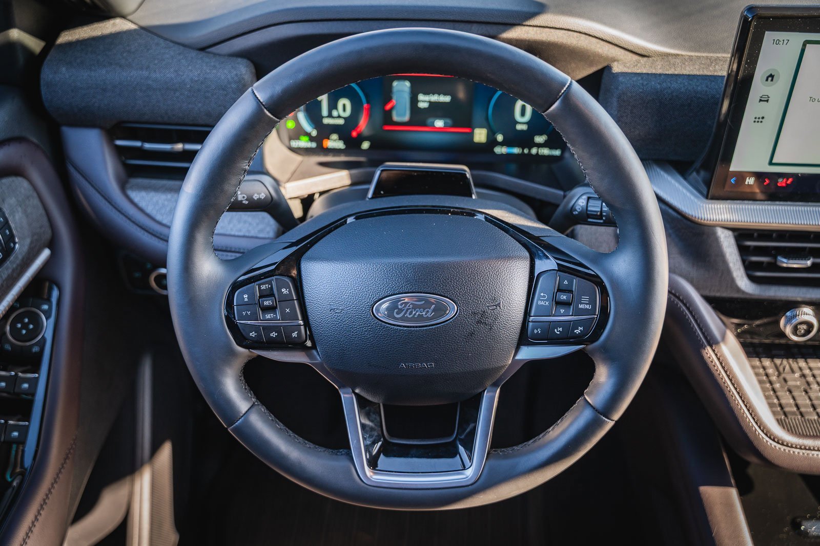 Certified 2025 Ford Explorer Platinum w/ Ultimate Package image 28