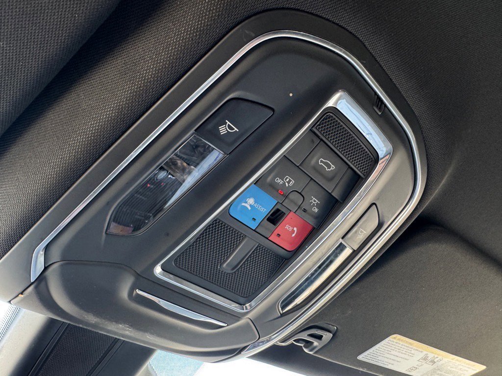 Used 2023 Jeep Wagoneer L Series III w/ Preferred Equipment Group image 16