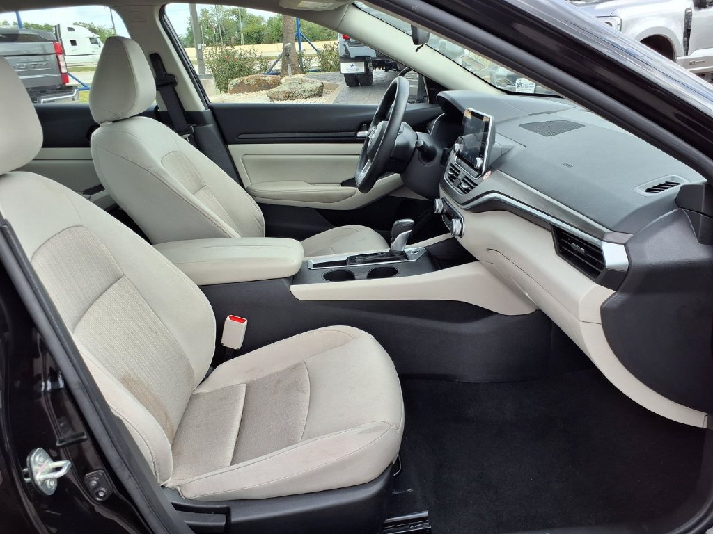 Used 2025 Nissan Altima 2.5 SV FWD image 27