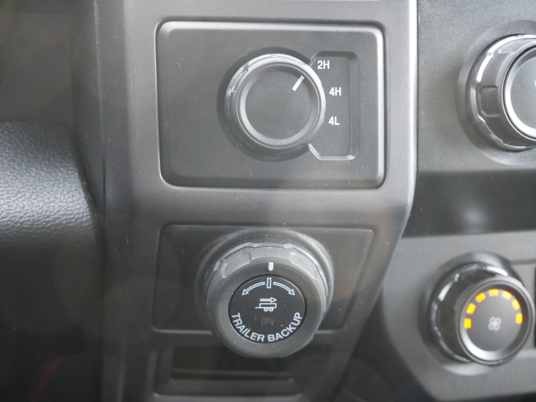 Certified 2019 Ford F150 XLT w/ Equipment Group 302A Luxury image 22