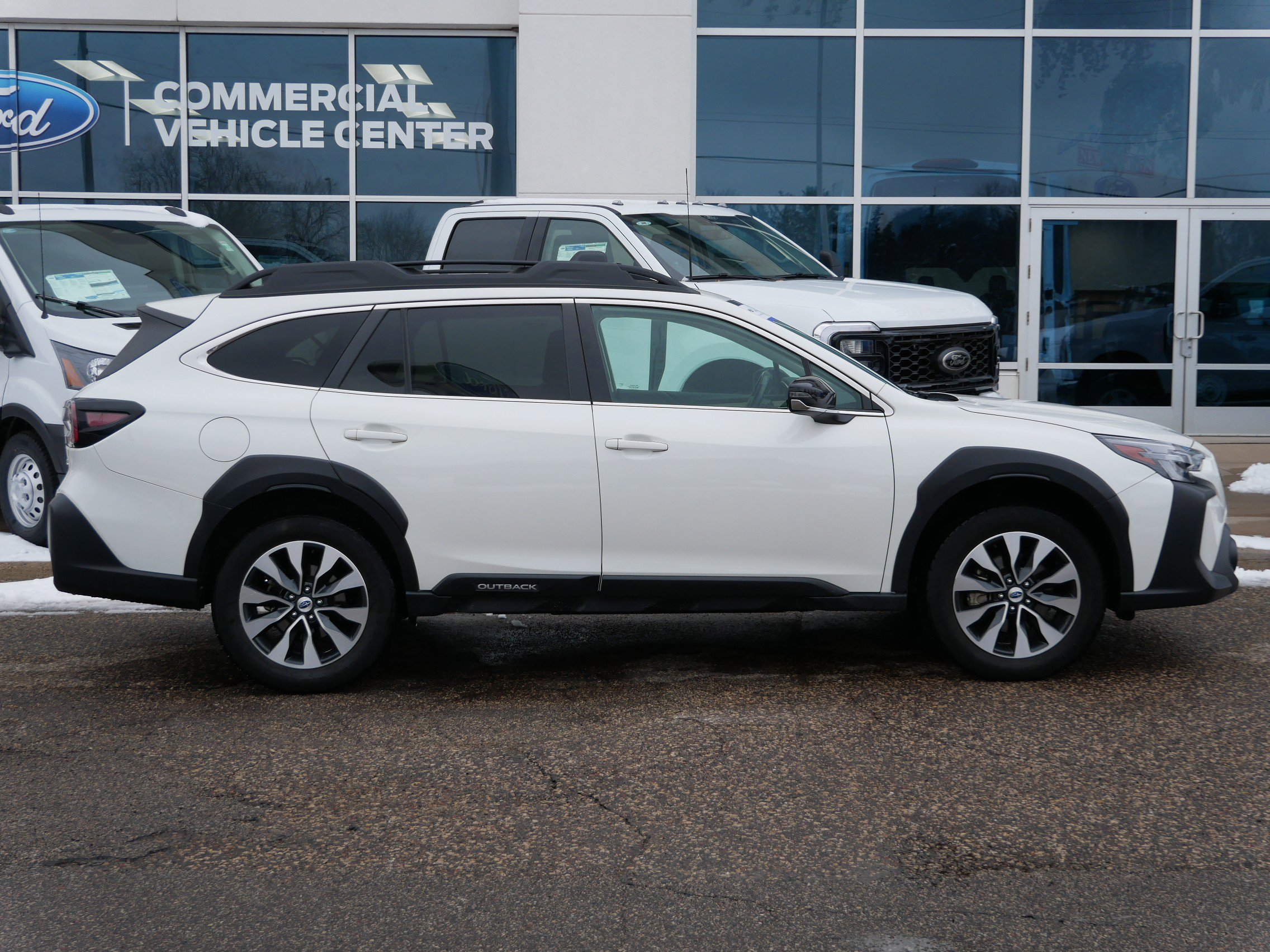 Used 2023 Subaru Outback Limited AWD/4WD image 2