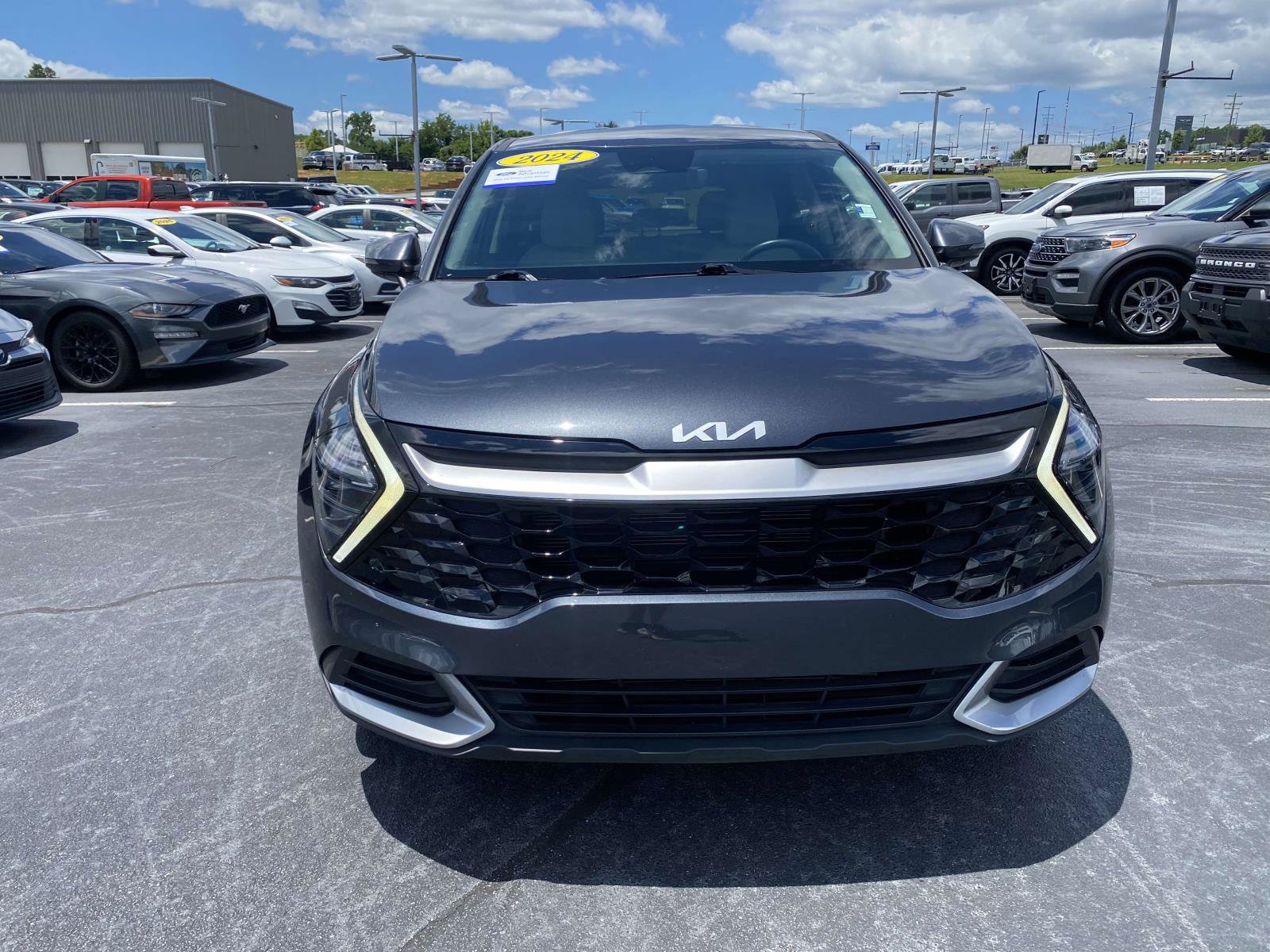 Used 2024 Kia Sportage EX FWD image 2