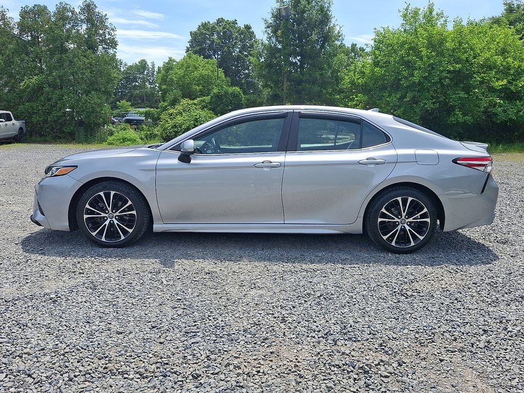 Used 2020 Toyota Camry SE FWD image 4