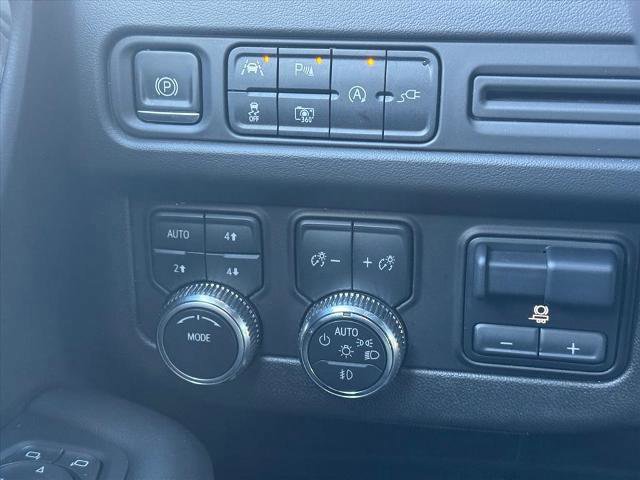 Used 2022 GMC Yukon XL SLT w/ SLT Premium Package image 20