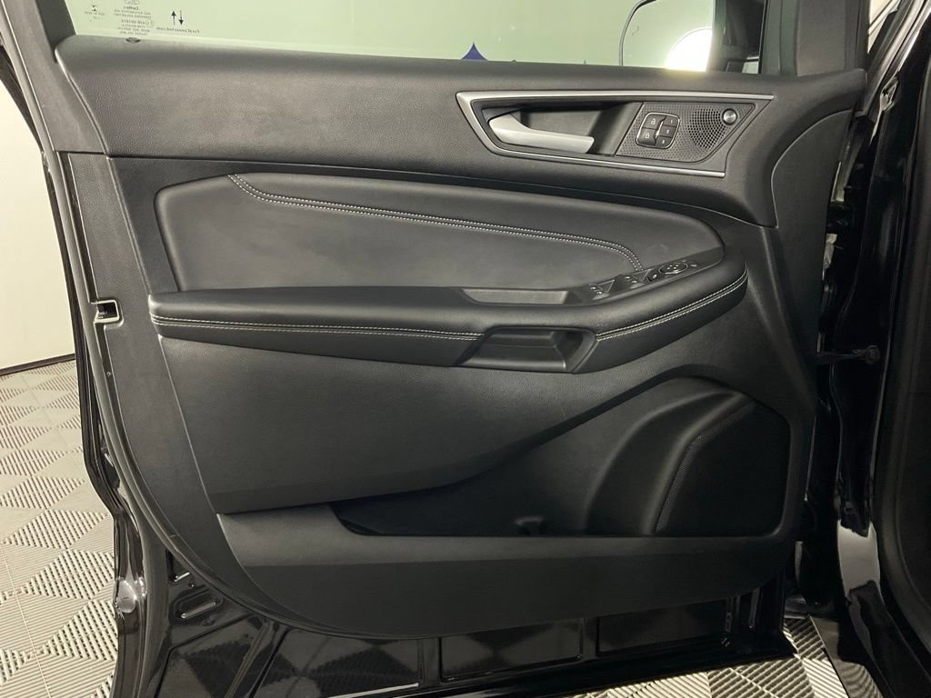 Certified 2022 Ford Edge Titanium AWD/4WD image 12