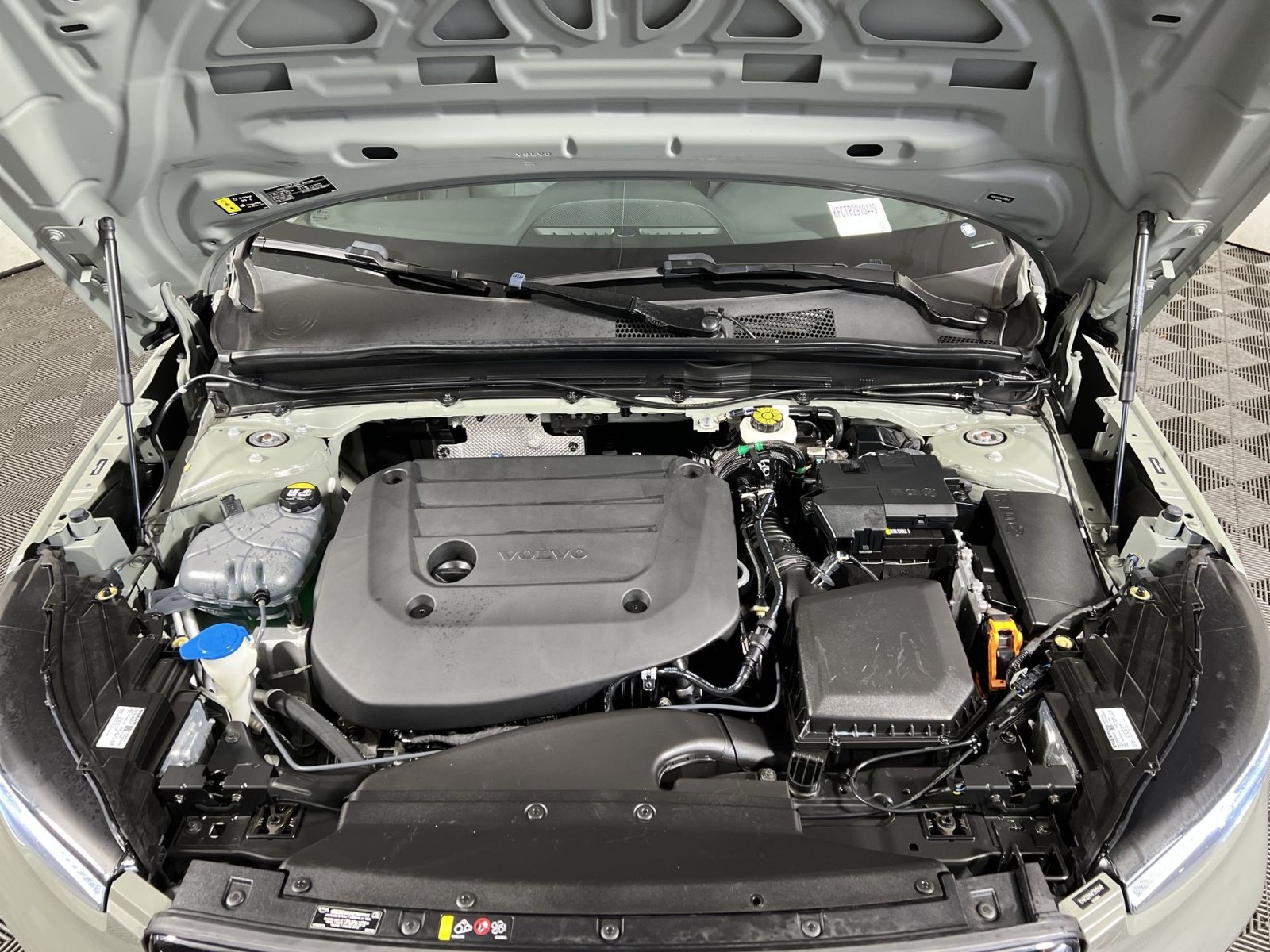 Used 2023 Volvo XC40 B4 Ultimate w/ Climate Package FWD image 28