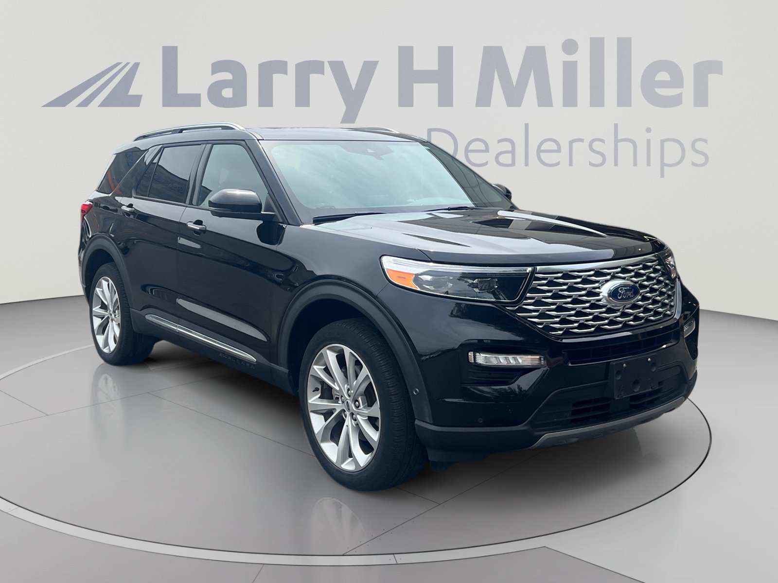 Certified 2023 Ford Explorer Platinum w/ Technology Package AWD/4WD image 7