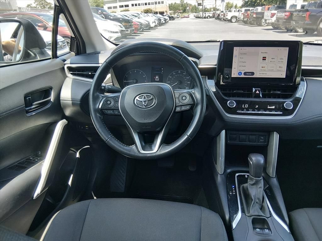Used 2023 Toyota Corolla Cross LE FWD image 11