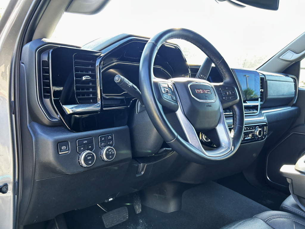 Used 2025 GMC Sierra 1500 SLT AWD/4WD image 10