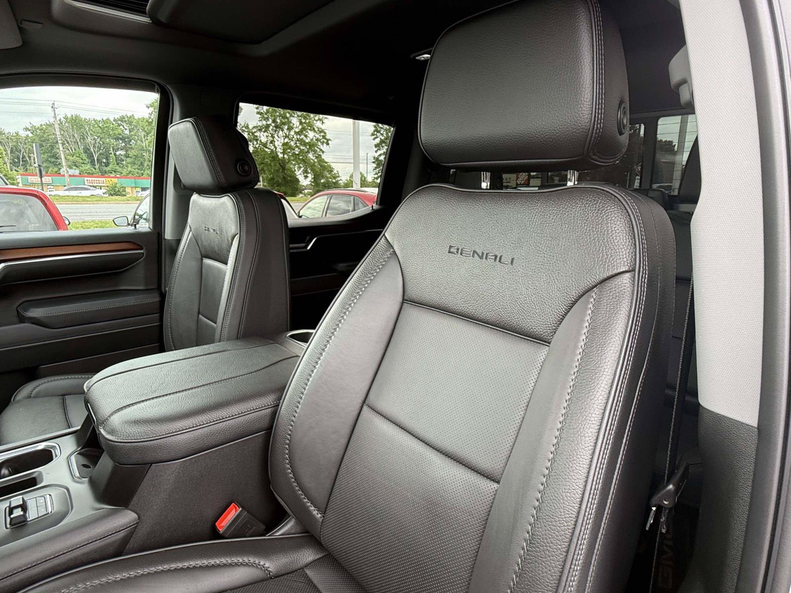 Used 2025 GMC Sierra 1500 Denali w/ Denali Reserve Package AWD/4WD image 25